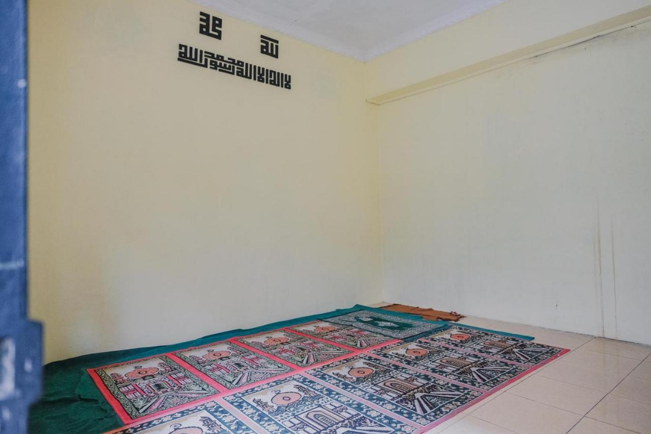 Reddoorz Syariah Near Kebun Raya Liwa Hotel Negarabatin Exterior photo
