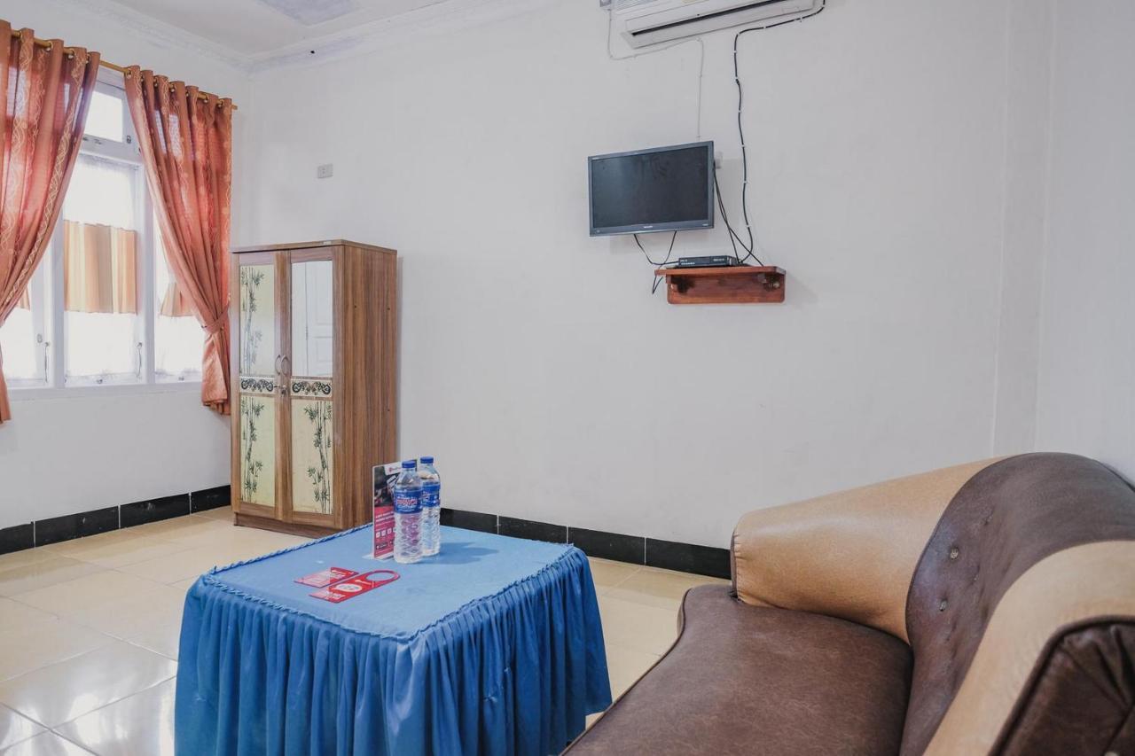 Reddoorz Syariah Near Kebun Raya Liwa Hotel Negarabatin Exterior photo