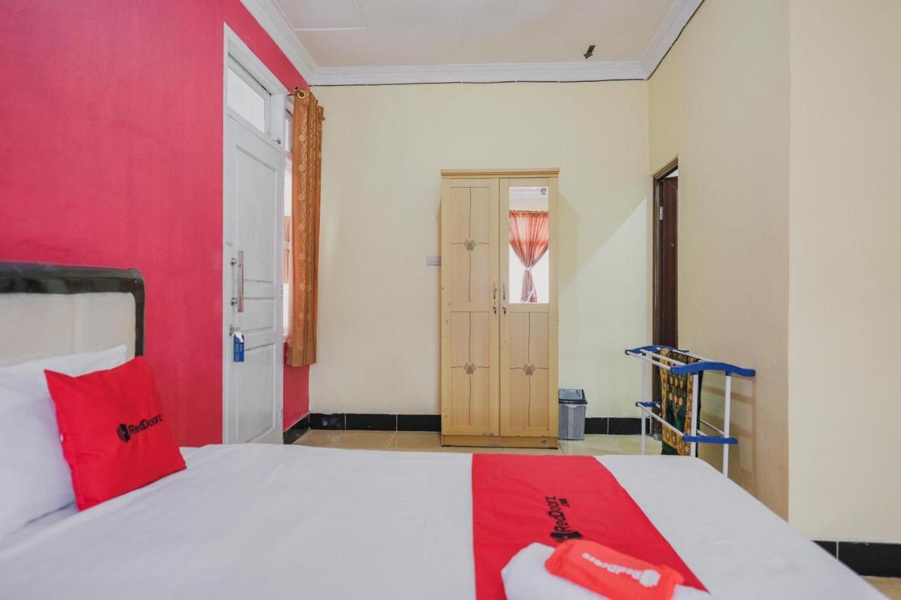 Reddoorz Syariah Near Kebun Raya Liwa Hotel Negarabatin Exterior photo